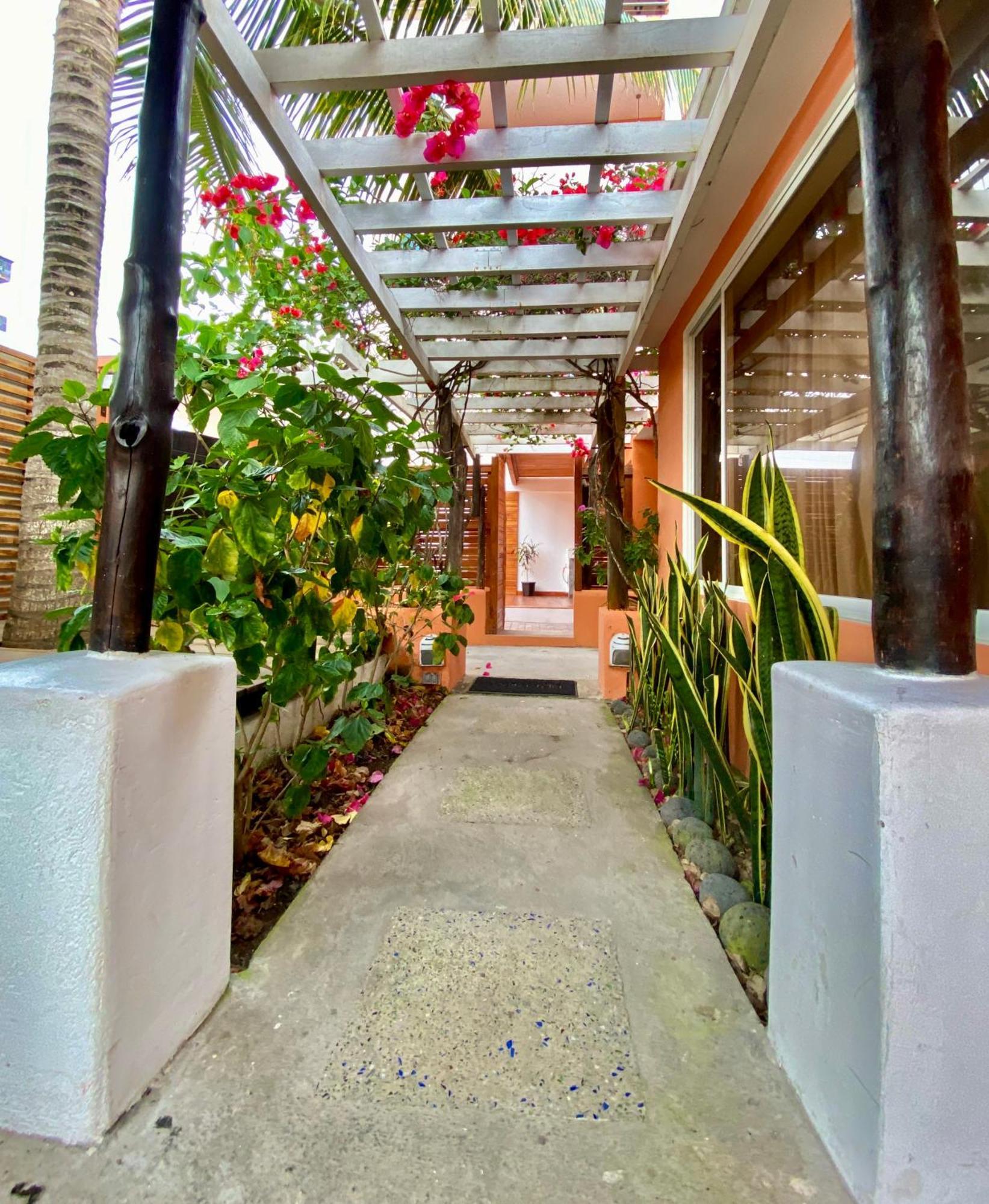Torre Mar Galapagos Boutique Suites Puerto Ayora  Exterior photo